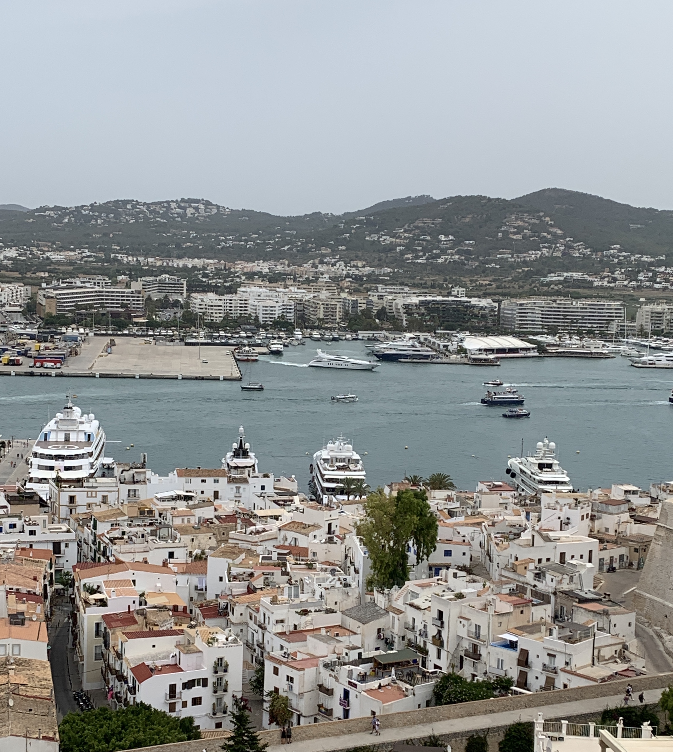 Vistas de Ibiza desde la Catedral en Dalt Vila